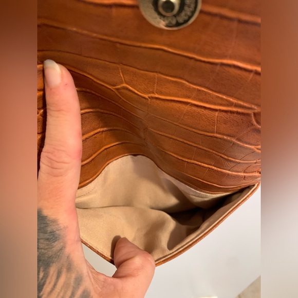 Elegant JustFab Brown Croc-Embossed Crossbody Bag - Picture 7 of 11